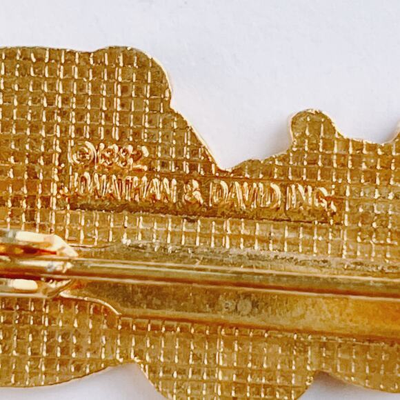 VTG Precious Moments Enamel Lapel Pin 80s Storybook Child Boy Teddy Bear Brooch - Picture 8 of 8